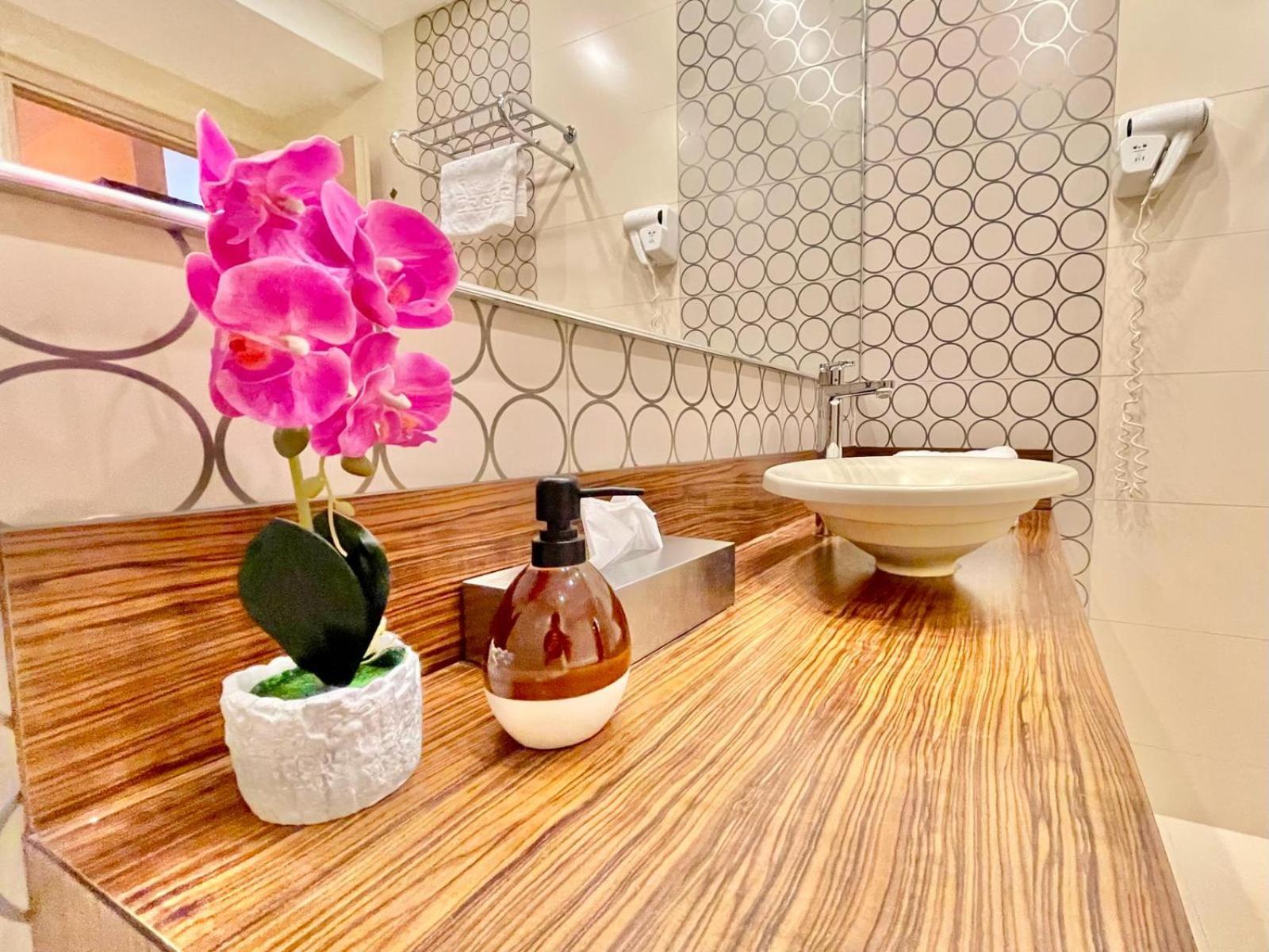 Royal Studio Apartment With A Perfect View - Yamaluxe Bucareste Exterior foto